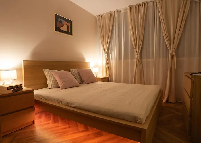 Downtown Cloud 31 With Athenee View * Bucareste