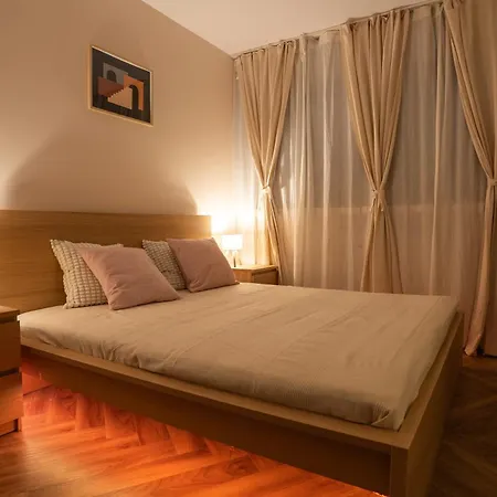 Downtown Cloud 31 With Athenee View * Bucarest